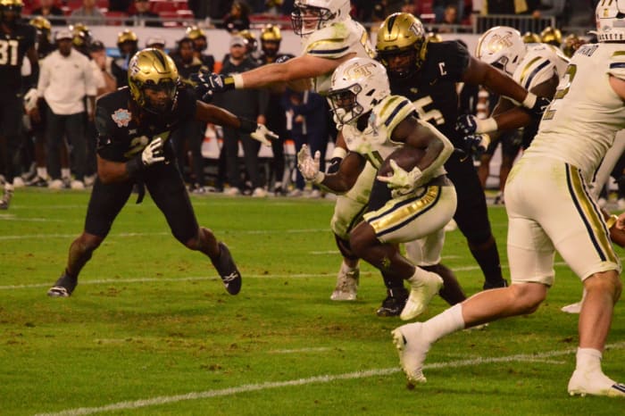 Jamal Haynes running the ball for Georgia Tech